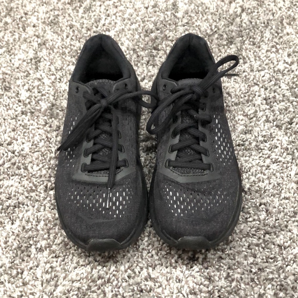 Hoka one one time to fly black tennis shoes